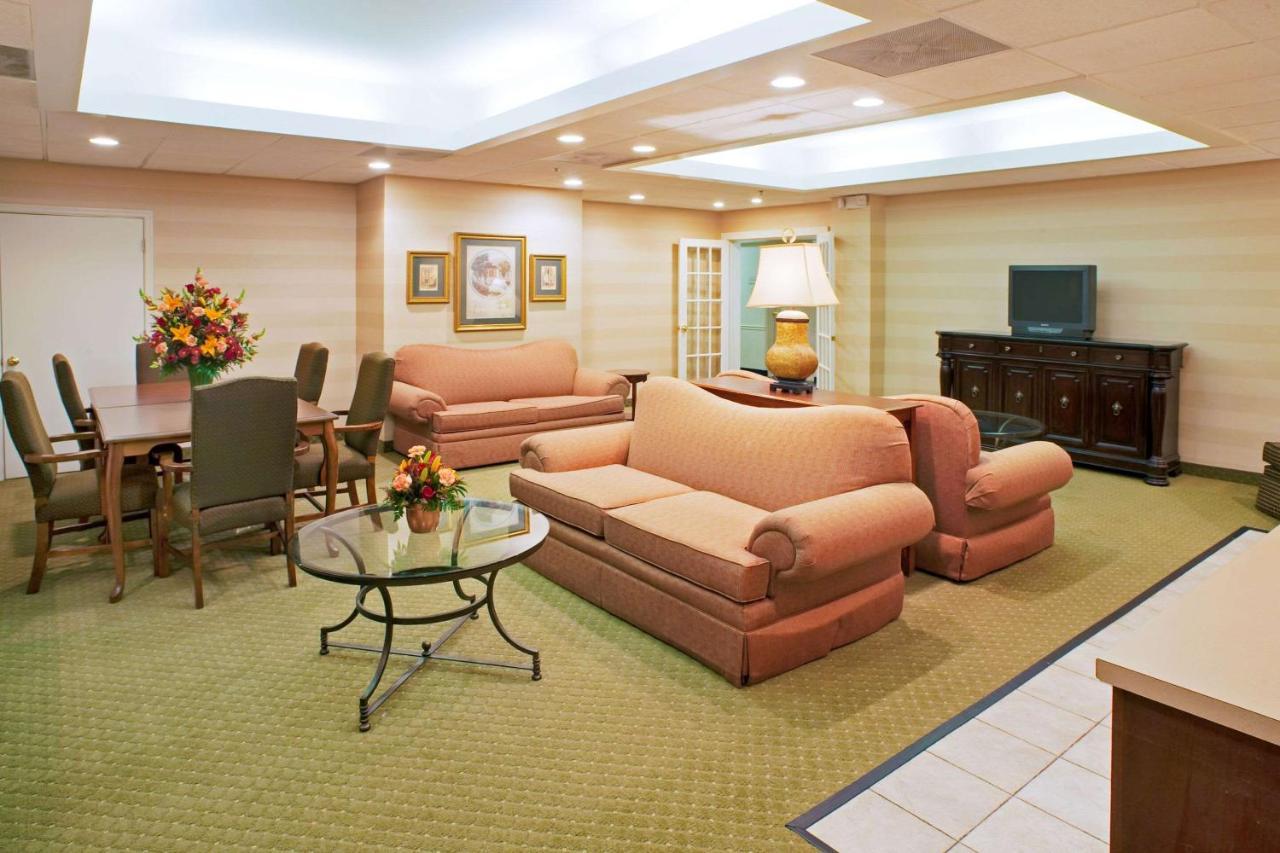 Clarion Hotel & Suites Convention Center Fredericksburg Luaran gambar